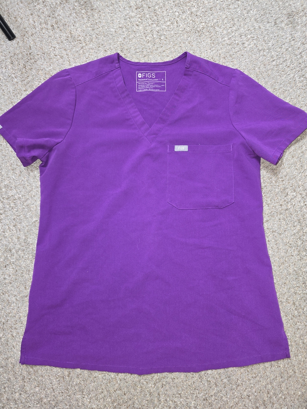 Figs V-Neck Scrub Top in Purple Size Small